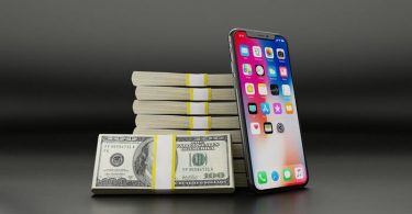 Apple Reaches 1 Trillion Dollar Value